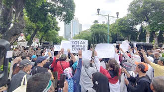 KPU dan Bawaslu di Demo di Berbagai Kota, Begini Tuntutan Masa Aksi