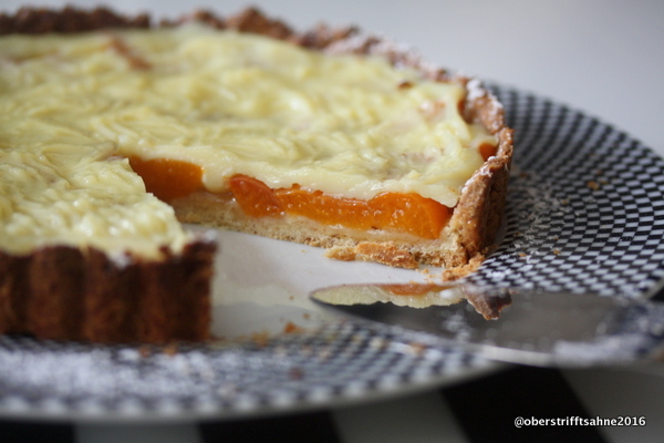 Aprikosenkuchen mit Mandelmürbteig und Pattisseriecreme