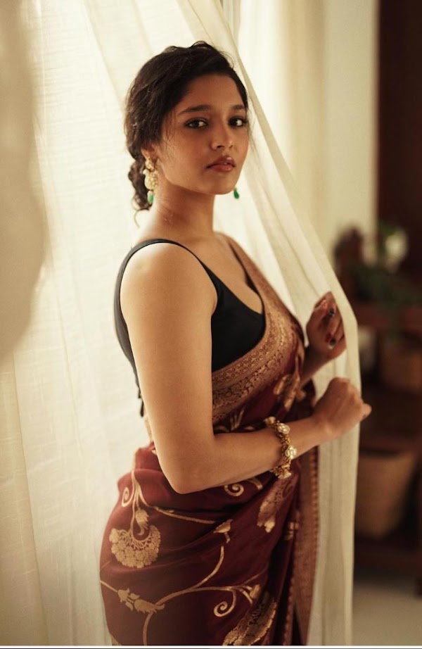 ritika singh saree curvy indian actress