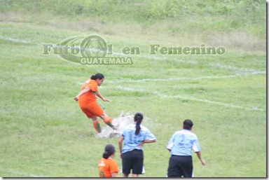 cobro de penal y gol de Sanchez