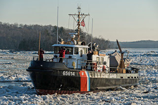 USCG icebreaking harbor tug Bollard 65614