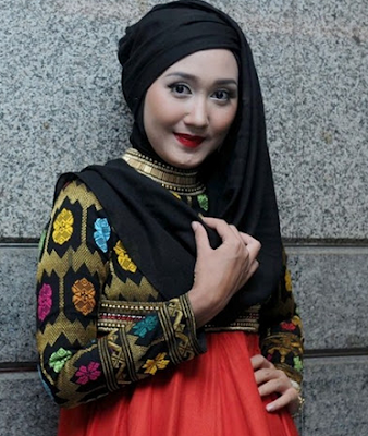  di tahun ini dengan desain yang biasa hingga dengan glamor dimana dapat kalian gunakan dala 72+ Koleksi Model Hijab Terbaru 2018 Trendy Modis