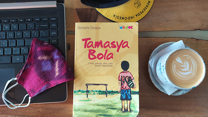 Buku Tamasya Bola karya Darmanto Simaepa