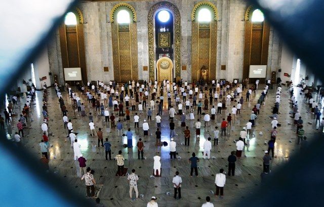 Masjid Al Akbar Surabaya Gelar Salat Jumat  dengan Menerapkan Protokol Kesehatan