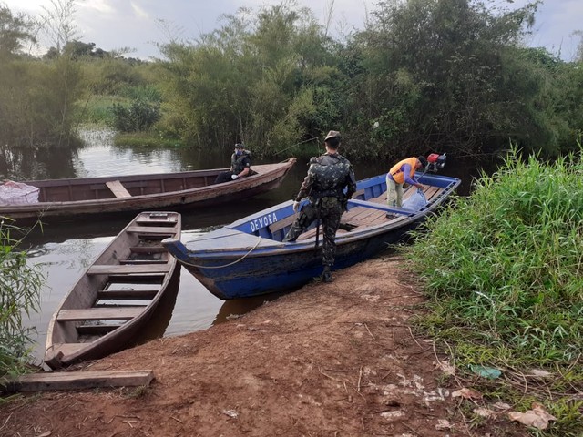 Bolivianos são presos tentando entrar ilegalmente de barco no Brasil