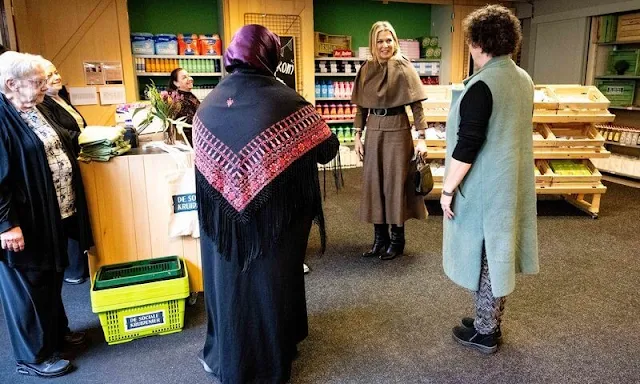 The Social Grocery Store, an initiative of the Protestant Diaconie Amsterdam. Queen Maxima wore an outfit by Natan