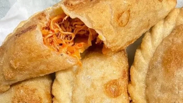 Cireng isi ayam suwir
