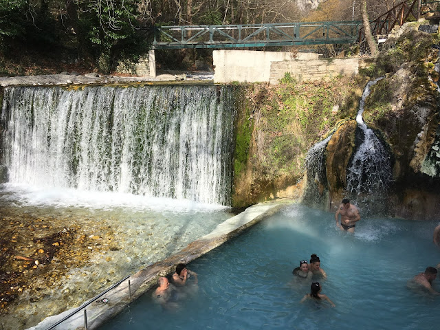 paraxeno pirouni, παράξενο πιρούνι