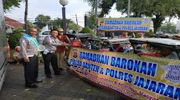 Direktorat Lalulintas Polda Banten, Bagikan Sembako Kepada 500 Tukang Becak di Kota Serang