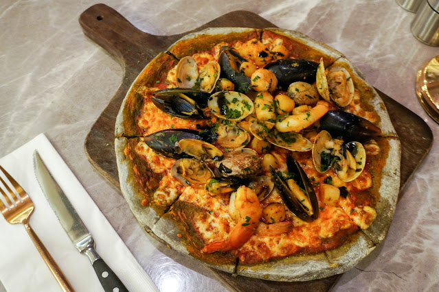 Seafood Pizza 海鮮薄餅