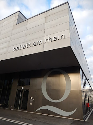 http://www.express.de/duesseldorf/tolles-gebaeude-stadt-hat-das-neue-domizil-fuer-das-ballett-am-rhein-,2858,31722750.html