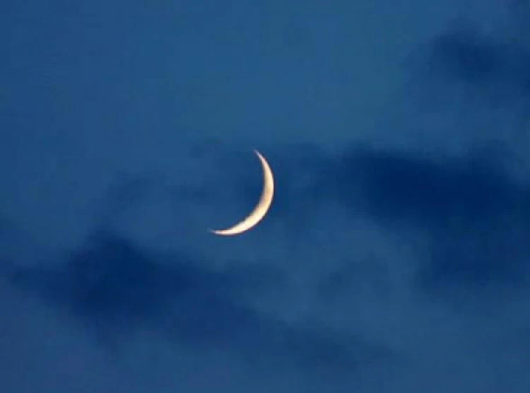 Eid moon picture in the sky - New moon picture download - Eid moon picture - NeotericIT.com - Image no 1