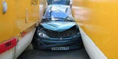 Kecelakaan Mobil 