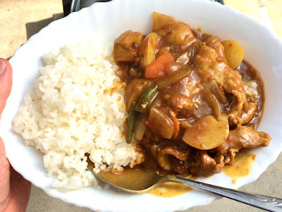 出来上がったベランダキャンプカレー