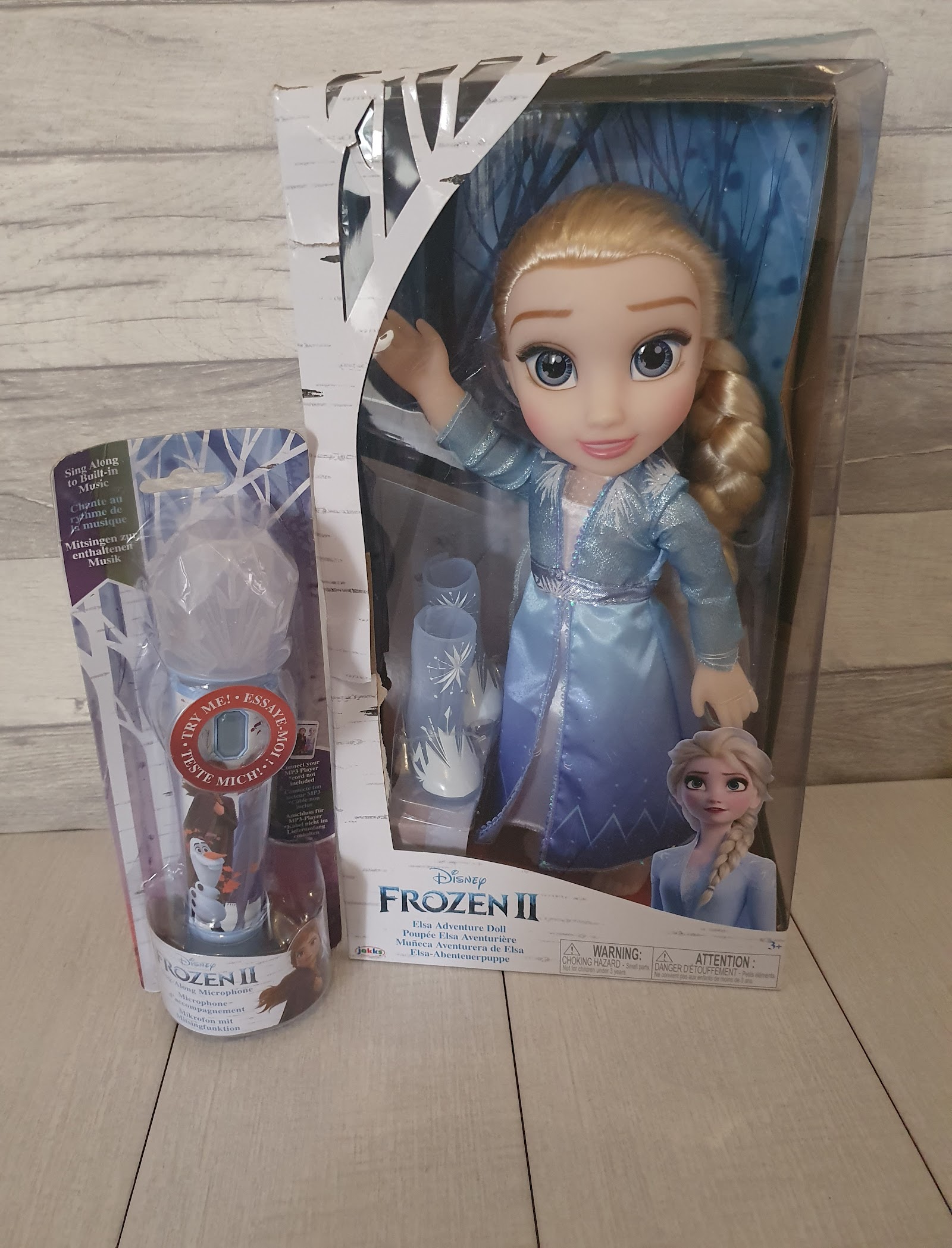 WIN Disney Frozen 2 Elsa Adventure Doll & Microphone