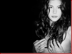 sexy_liv_tyler_bikini_wallpaper_download_002