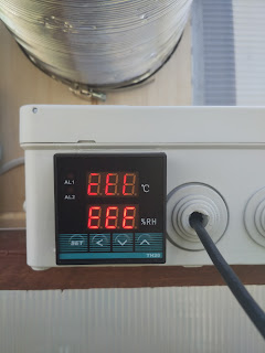 Контроллер температуры установленный в корпус