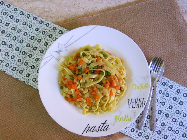 PASTA CON RAGÚ BLANCO DE POLLO