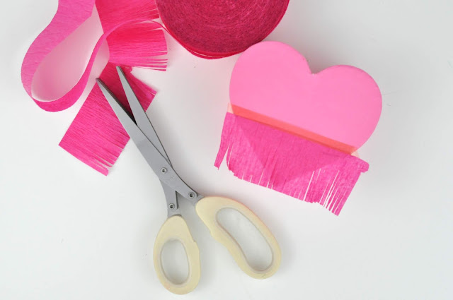 Mini Valentine Heart Pinata Tutorial with Jen Gallacher for www.jengallacher.com #valentinesday #heartpinata #pinata