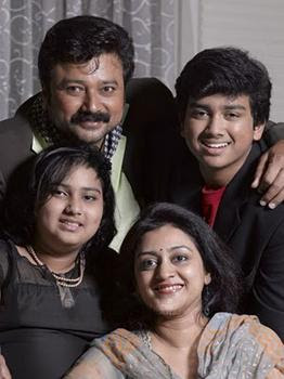 Jayaram with children and wife Parvathy