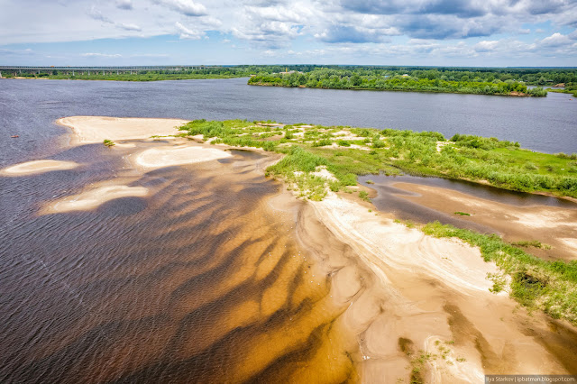 Песочные острова на реке