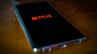 Logo Netflix sur smartphone