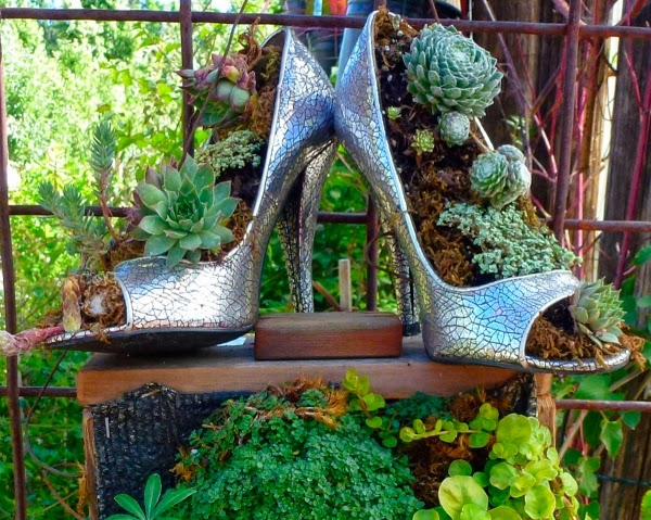 old flower pot ideas Shoes with Flower Pot Garden Ideas | 600 x 479