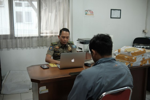  Satpol PP Kota Bandung Tangkap Pelaku Vandalisme 