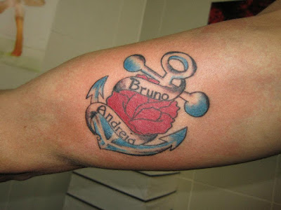 tattoos com Ancora Bruno Andreia no braço