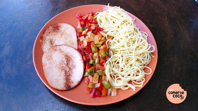 ESPAGUETIS CON VERDURAS Y PAVO BRASEADO