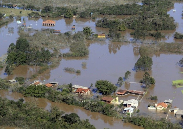 A foto mostra a enchente provocada pelo EL Niño.