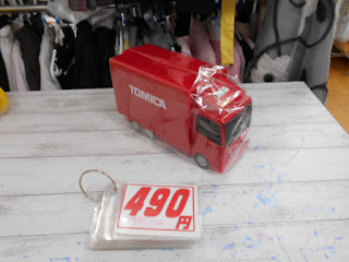 中古品　トミカ　赤いトラック　４９０円