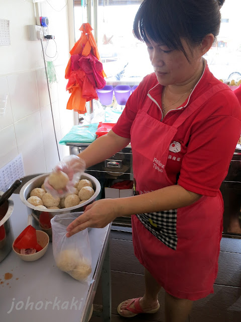 Muar-Chicken-Rice-Balls