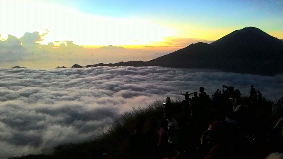 hiking mount batur bali volcano sunrise trekking