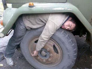 https://blogger.googleusercontent.com/img/b/R29vZ2xl/AVvXsEj-j3NIkMB9JJphw3qhcQ7bC-nnnxnQvvsPvag5mx63N9OiaaMssG7C7lUK0rYK85SZqgn20y-vVEphkNmnT-W0yrO_jvlDnTjz7I6oXyQsOVW4mdf0fMLO3evGO4PyrymkJ3Mz_tSFZuA/s400/how-to-sleep-anuwhere-05.jpg