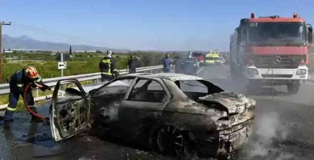 Τραγωδία στην Εθνική Οδό Αθηνών - Πατρών με έναν νεκρό: Φορτηγό «καρφώθηκε» σε σταματημένο Ι.Χ