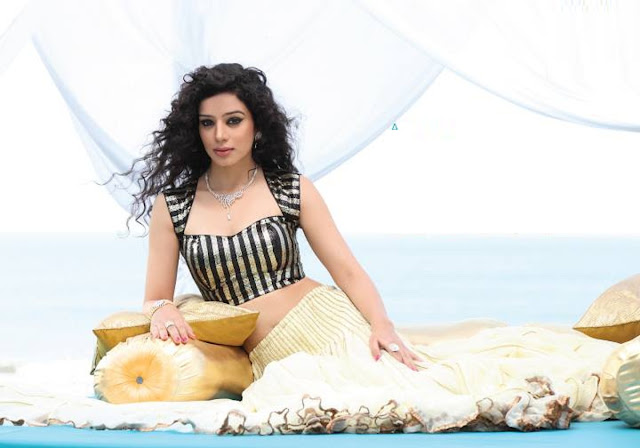 Beautiful Sukirti Kandpal HD Wallpaper