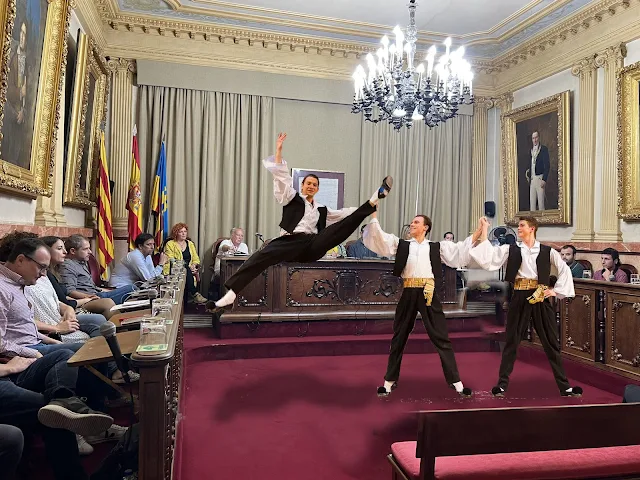 Sirtaki al ple municipal de Vilanova i la Geltrú