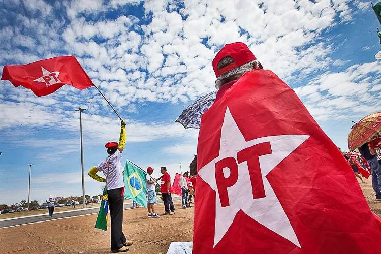 Bandeiras do PT - Foto: Lula Marques