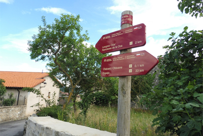 Se cruza Olabarri/Ollavarre - Langraiz a 2 km.
