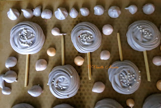 LES  MINI SUCETTES MERINGUES