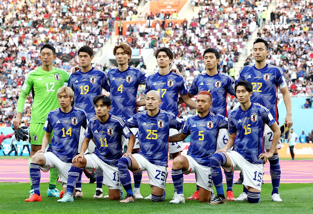 SELECCIÓN DE JAPÓN. Temporada 2022-23. Shūichi Gonda, Hiroki Sakai, Ko Itakura, Ao Tanaka, Wataru Endō, Maya Yoshida. Junya Ito, Take Kubo, Daizen Maeda, Yūto Nagatomo, Daichi Kamada. SELECCIÓN DE ALEMANIA 1 SELECCIÓN DE JAPÓN 2 Miércoles 23/11/2022, 14:00 horas. XXII Copa Mundial de fútbol de la FIFA Catar 2022, fase de grupos, Grupo E, jornada 1. Khalifa, Al-Rayyan, Catar, Khalifa International Stadium: 42.608 espectadores. GOLES: ⚽1-0: 33’, İlkay Gündoğan, de penalti. ⚽1-1: 75’, Ritsu Dōan. ⚽1-2: 83’, Takuma Asano.