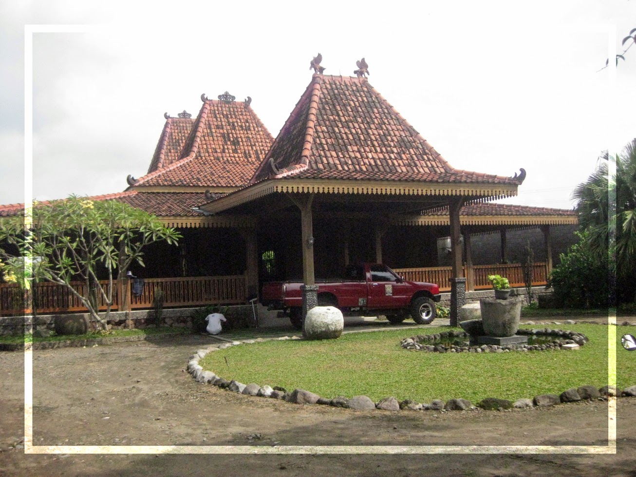  RUMAH  JOGLO 