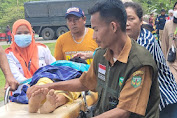 Tenaga Kesehatan di Luwu Rela Jalan Kaki Berjuang Antar Bantuan ke Daerah Terisolir Akibat Banjir dan Longsor