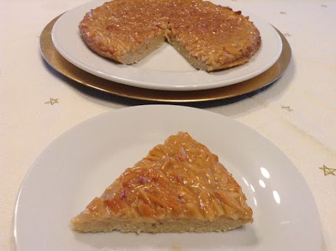 Tarte de amêndoa (versão saudável feita com caramelo de leite de coco; sem manteiga)