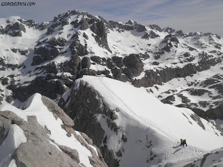 Escalada del corredor norte del Friero con guia de alta montaña , guiasdelpicu.com, Fernando Calvo