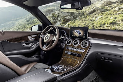 New 2016 Mercedes-Benz GLC interior image
