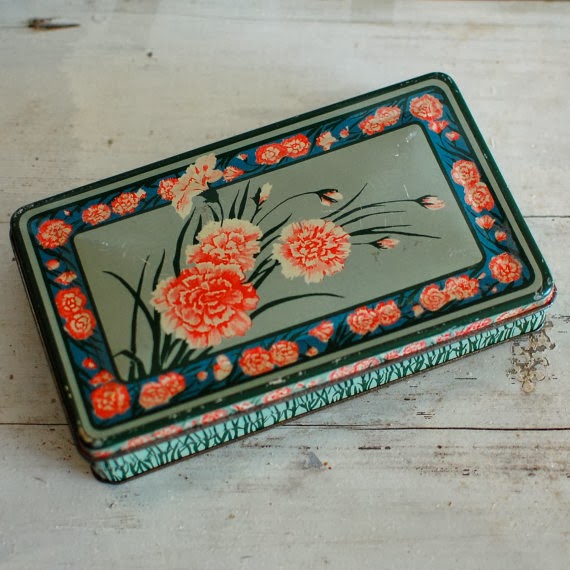 https://www.etsy.com/listing/174043176/valentine-candy-box-vintage-tin-green?ref=sr_gallery_9&ga_search_query=valentine&ga_view_type=gallery&ga_ship_to=US&ga_search_type=vintage&ga_facet=vintage%2Fhome_decor