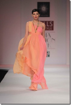 WIFW SS 2011by Gayatri Khanna (19)