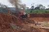 Pai e filho morrem eletrocutados tentando “salvar” escavadeira de operação da PF, em Campo Novo de Rondônia